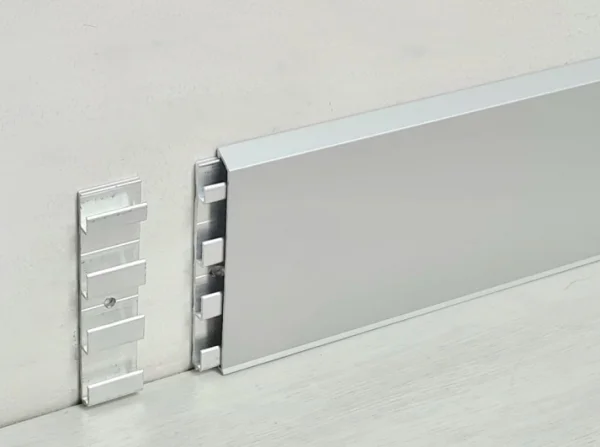 Алюминиевый плинтус Fezard Кабельный ALP-С70 Алюминий 70*10*2500 мм в Чебоксарах