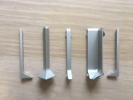 Наружный угол для плинтуса ЭлитПроф Плоский 100 (Алюм) в Чебоксарах