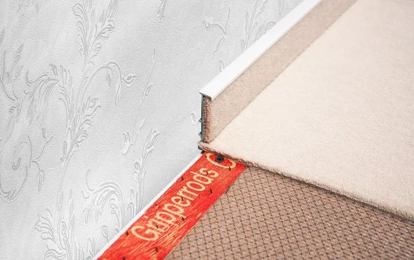 Плинтус для ковролина Korner Listwa 100 Белый 2,5м (50мм) в Чебоксарах