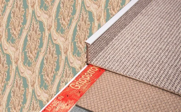 Плинтус для ковролина Korner Listwa 106 Светло-серый 2,5м (50мм) в Чебоксарах