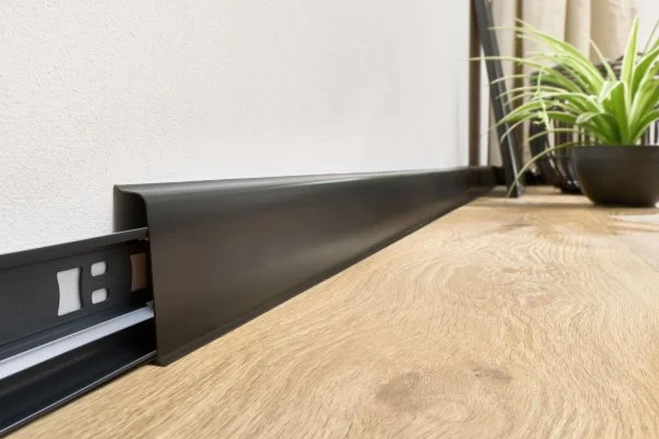 Плинтус пластиковый Arbiton INDO70 220 Чёрный матовый 2.5 м в Чебоксарах