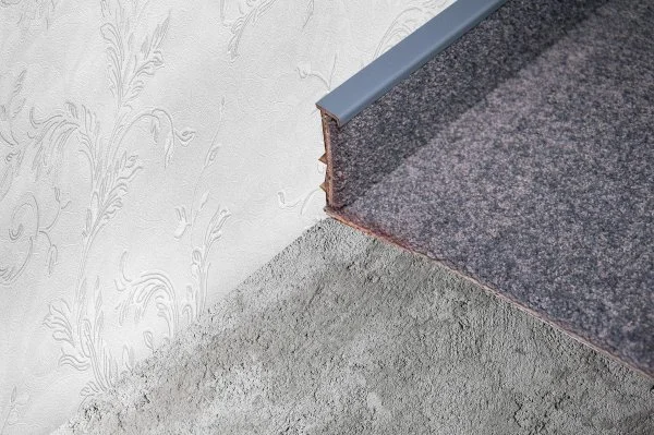 Плинтус для ковролина Korner Listwa 108 Графит 2,5м (50мм) в Чебоксарах